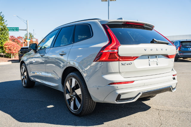 Certified 2024 Volvo XC60 T8 Plus w/ Climate Package AWD/4WD image 5