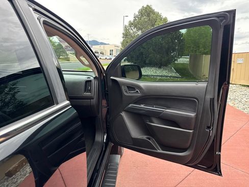 Used 2015 GMC Canyon SLE w/ All-Terrain Package AWD/4WD image 28