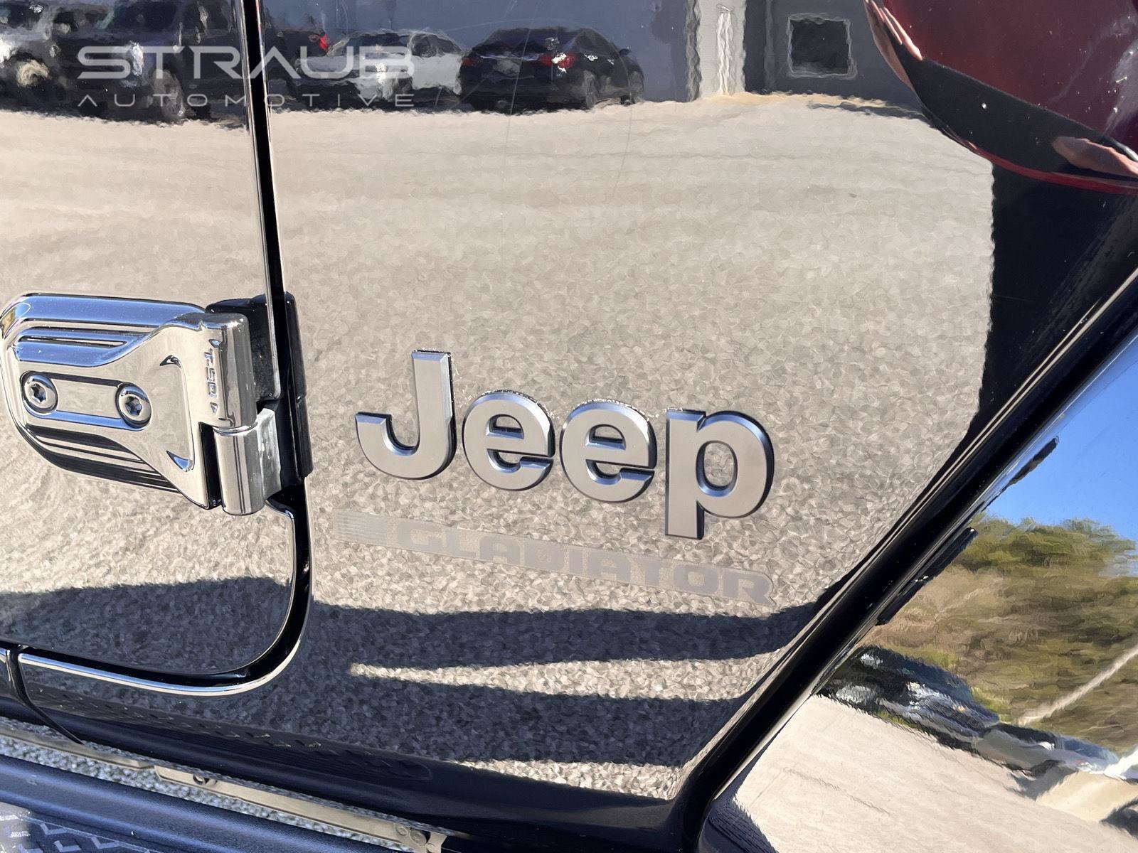 Used 2025 Jeep Gladiator Sport AWD/4WD image 8