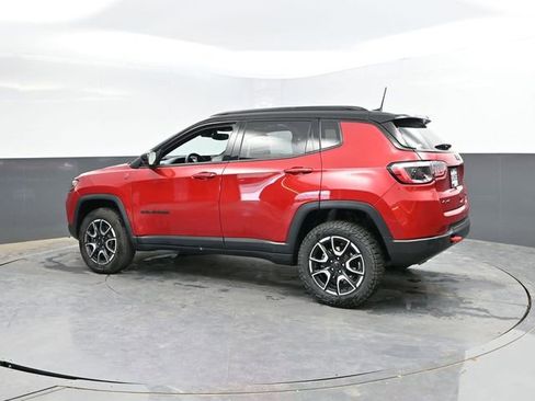 Used 2025 Jeep Compass Trailhawk AWD/4WD image 8
