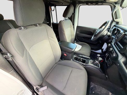 Used 2022 Jeep Gladiator Sport image 14