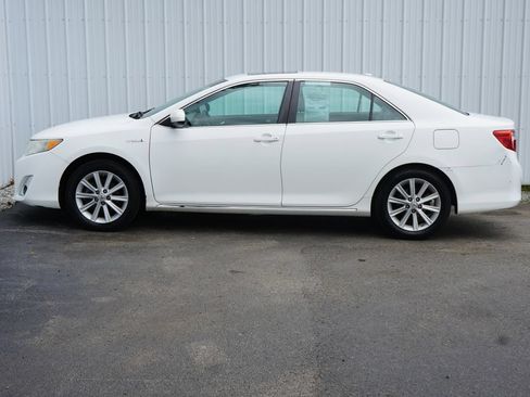 Used 2012 Toyota Camry XLE w/ Leather Pkg FWD image 3