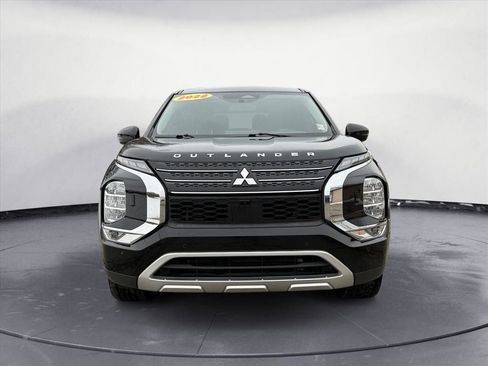 Used 2022 Mitsubishi Outlander SE image 9