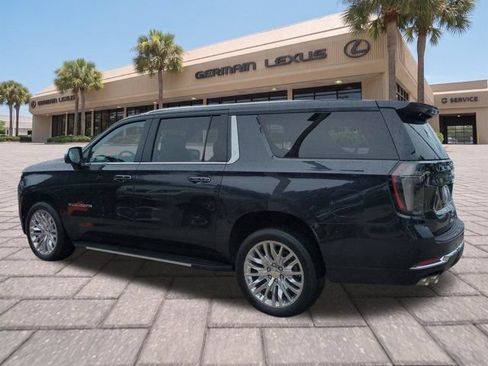 Used 2025 Chevrolet Suburban Premier AWD/4WD image 6