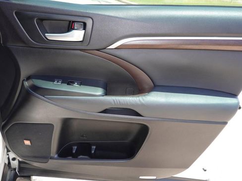 Used 2014 Toyota Highlander Limited FWD image 24