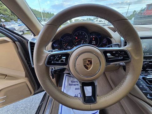 Used 2016 Porsche Cayenne AWD/4WD image 21