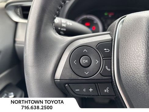 Used 2023 Toyota Venza LE image 17