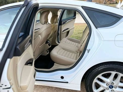 Used 2015 Ford Fusion SE image 15