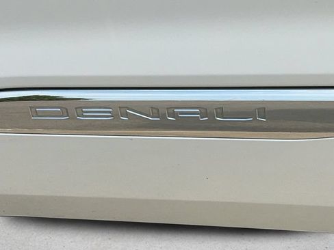 Used 2021 GMC Acadia Denali w/ Denali Ultimate Package AWD/4WD image 11