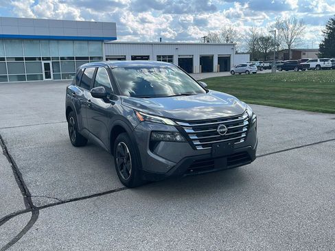 Used 2024 Nissan Rogue SV image 8