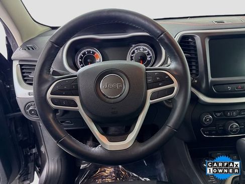 Used 2018 Jeep Cherokee Trailhawk image 11