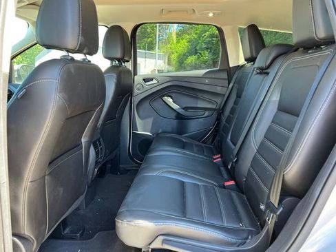 Used 2017 Ford Escape SE w/ SE Leather Comfort Package FWD image 4