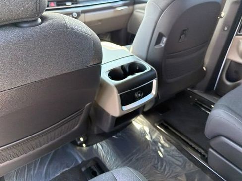 New 2026 Kia Carnival LX FWD image 8