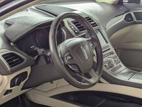 Used 2018 Lincoln MKZ Premiere FWD image 11