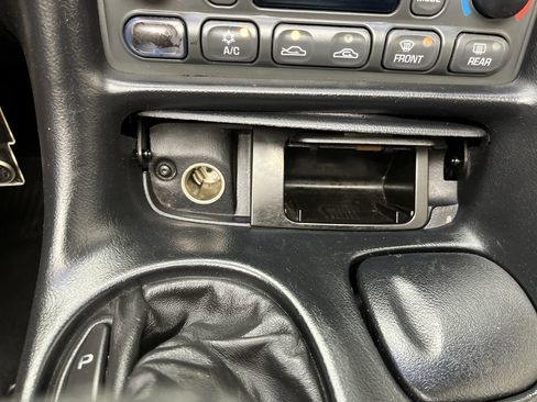 Used 2001 Chevrolet Corvette Convertible w/ Preferred Equipment Group2 image 17