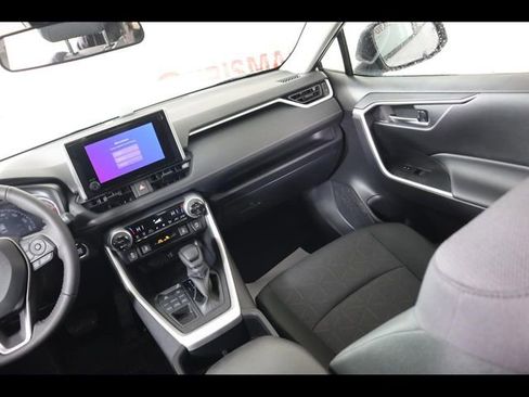 Used 2025 Toyota RAV4 XLE w/ Convenience Package image 18