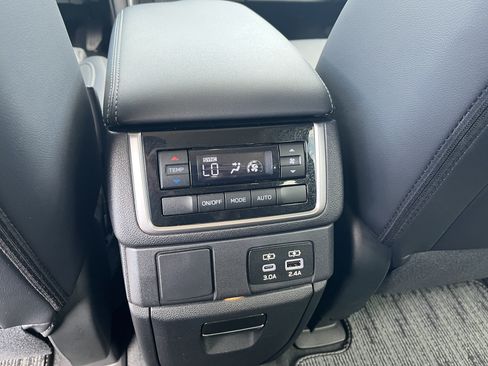 Certified 2026 Subaru Ascent Premium AWD/4WD image 33