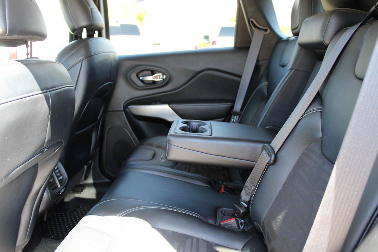 Used 2022 Jeep Cherokee Latitude w/ Sun & Sound Group AWD/4WD image 20