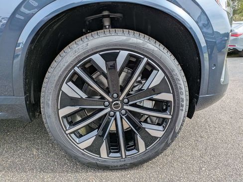 New 2026 Volvo XC90 B5 Plus w/ Protection Package Premier image 11