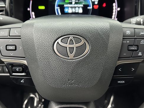 Used 2025 Toyota Camry LE image 19