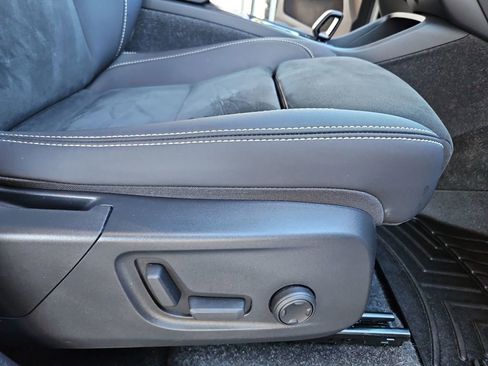 Used 2023 Volvo C40 P8 Recharge Ultimate image 22