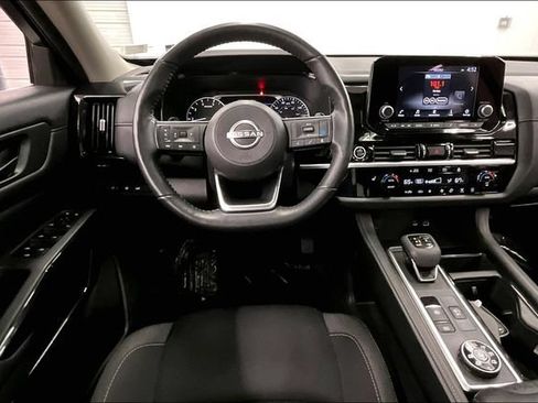 Used 2024 Nissan Pathfinder SV AWD/4WD image 6