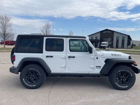Used 2020 Jeep Wrangler Unlimited Sport image 2