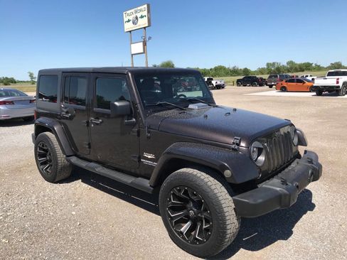 Used 2013 Jeep Wrangler Unlimited Sahara w/ Connectivity Group AWD/4WD image 1