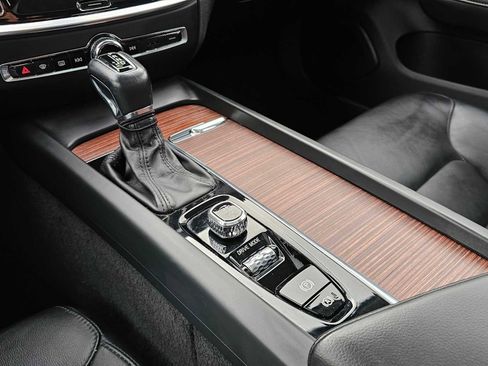 Certified 2021 Volvo S60 T6 Momentum w/ Premium Package image 25