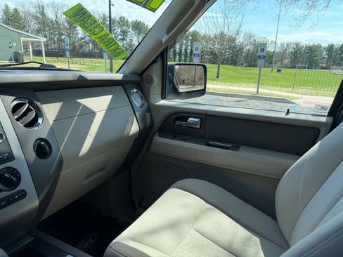 Used 2011 Ford Expedition XLT image 13