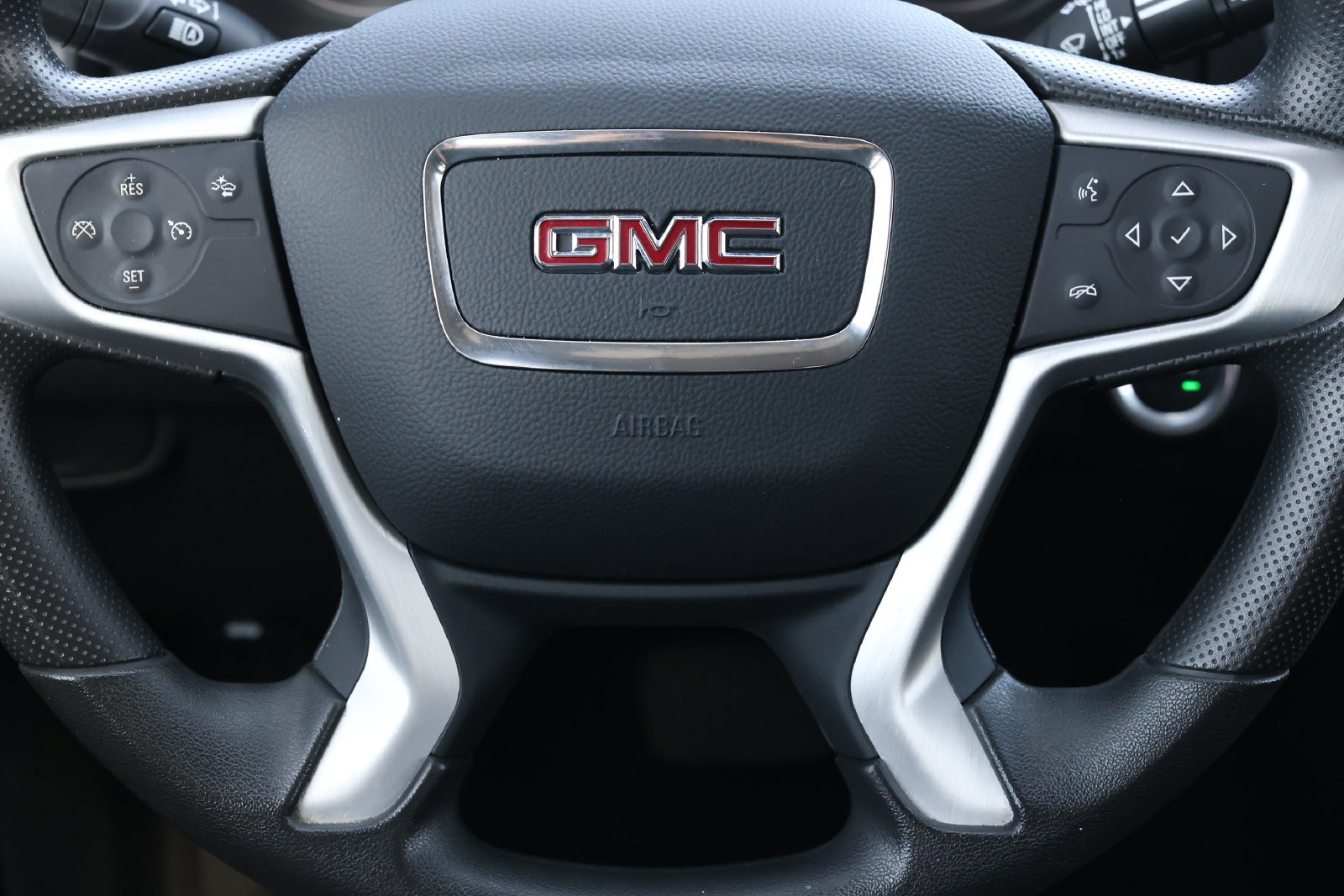 Used 2024 GMC Terrain SLE AWD/4WD image 16
