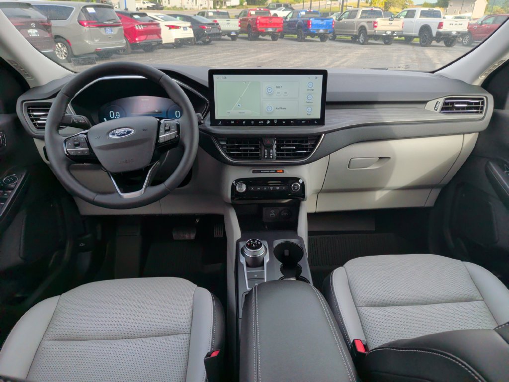 Certified 2023 Ford Escape Platinum AWD/4WD image 2