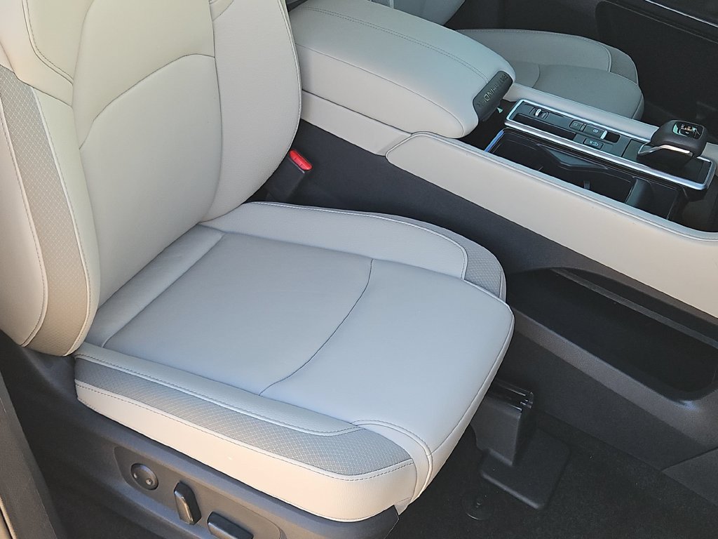 Used 2025 Nissan Pathfinder SL w/ SL Premium Package FWD image 33