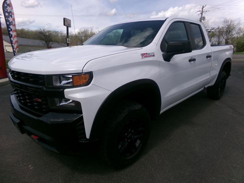 Used 2019 Chevrolet Silverado 1500 Custom Trail Boss w/ Custom Convenience Package AWD/4WD image 7