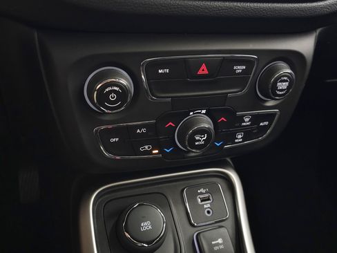 Used 2021 Jeep Compass Latitude w/ Sun and Sound Group AWD/4WD image 23
