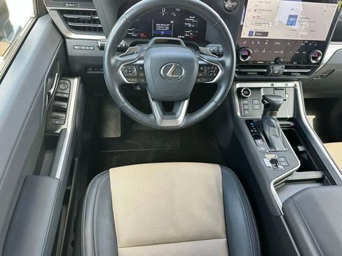 Used 2024 Lexus GX 550 image 8