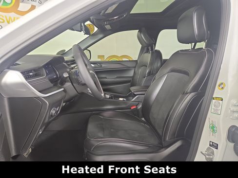 Certified 2025 Jeep Grand Cherokee Altitude image 12