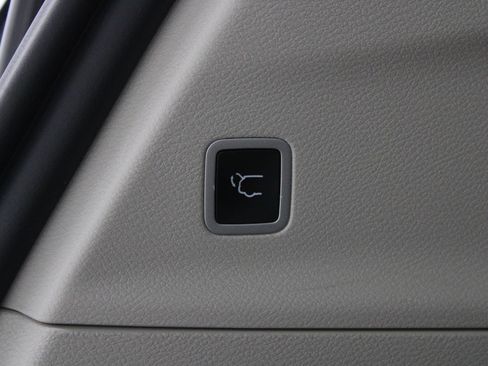 Used 2022 Chrysler Pacifica Touring-L FWD image 21