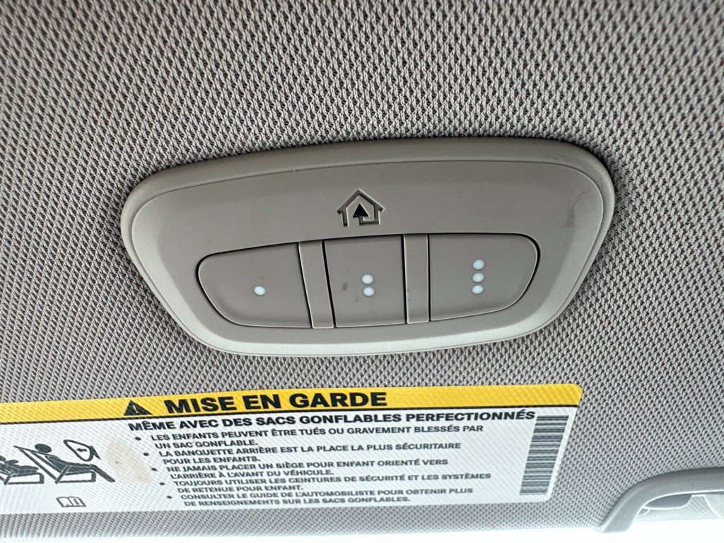 Used 2017 Chrysler Pacifica Touring-L FWD image 43