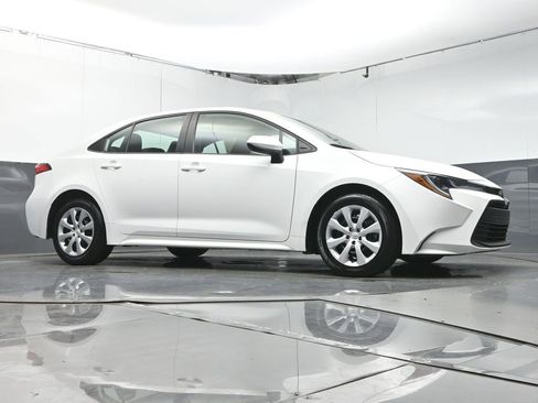 Used 2024 Toyota Corolla LE image 28