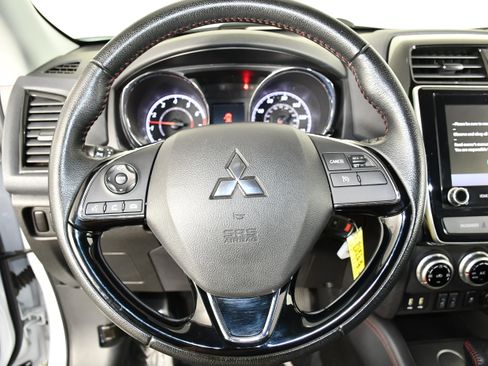 Used 2022 Mitsubishi Outlander Sport LE FWD image 12