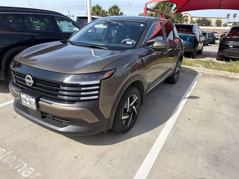 Used 2025 Nissan Kicks SV FWD image 1