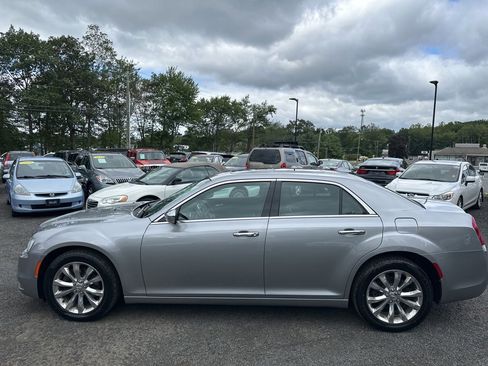 Used 2018 Chrysler 300 Limited w/ Safetytec Plus Group image 6