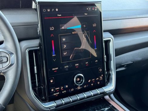 Used 2025 GMC Yukon Denali RWD image 31