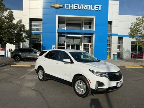 Used 2024 Chevrolet Equinox LT image 1
