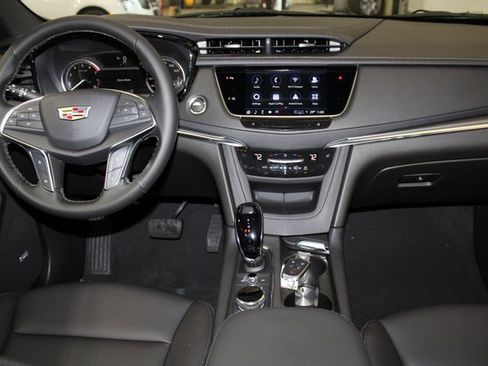 New 2026 Cadillac XT5 Luxury image 13