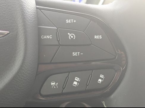 Used 2023 Chrysler Pacifica Limited w/ S Appearance Package image 30