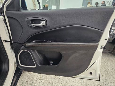 Used 2019 Jeep Compass Limited image 29