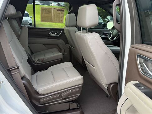 Used 2023 Chevrolet Tahoe Z71 w/ Luxury Package AWD/4WD image 13