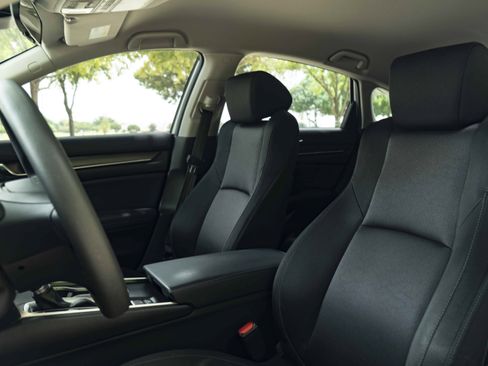Used 2018 Honda Accord LX image 17